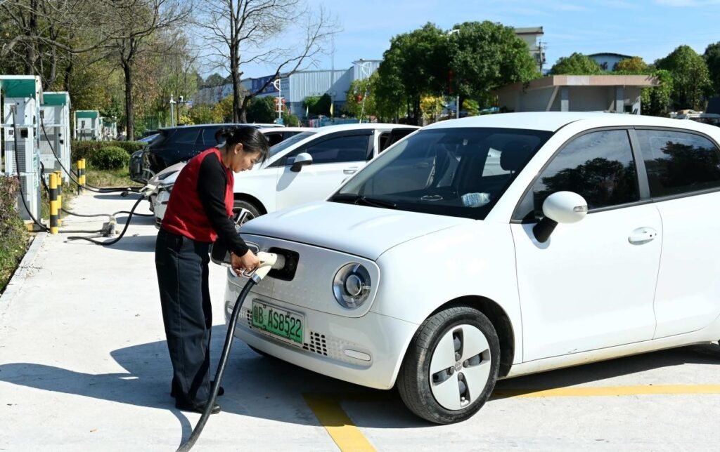 China keeps upgrading world's largest EV charging network