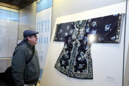 Suzhou infuse modern trends into traditional craftsmanship of silk weaving