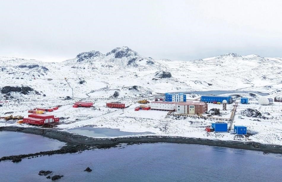 Storm-stranded South Korean cast finds refuge at Chinese Antarctic research station Storm-stranded South Korean cast finds refuge at Chinese Antarctic research station