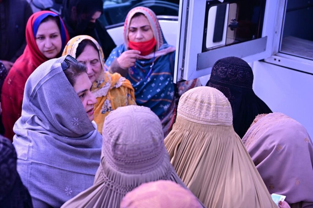 BISP chairperson reviews IDP registration facilities in Bara, Khyber BISP chairperson Rubina Khalid meets IDPs in Bara while reviewing registration and medical facilities.
