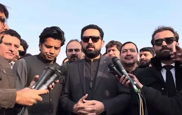 KP CM announces Rs20000 crore development package