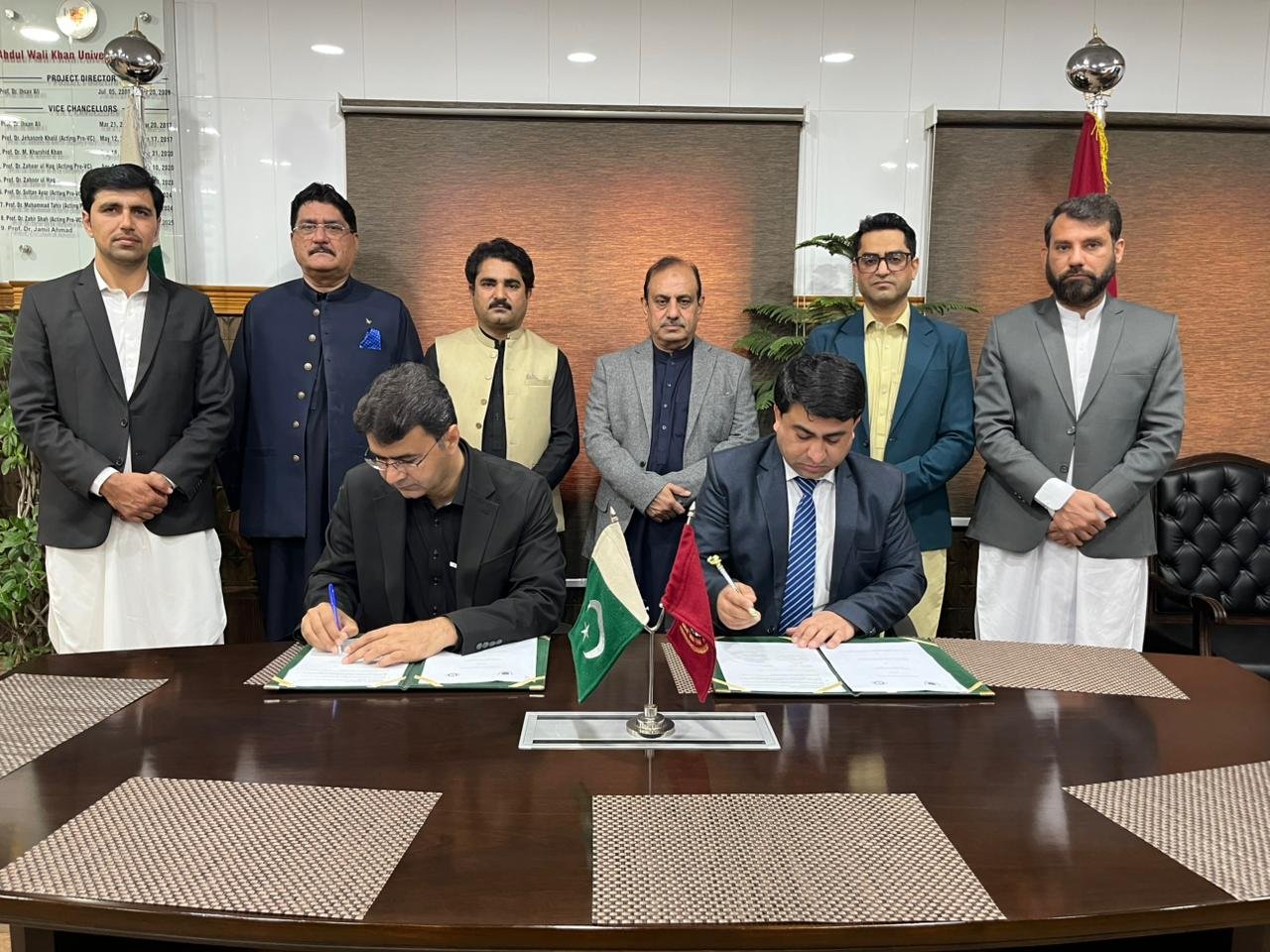 AWKUM signs MoU with Wuhan Textile University to boost research collaboration