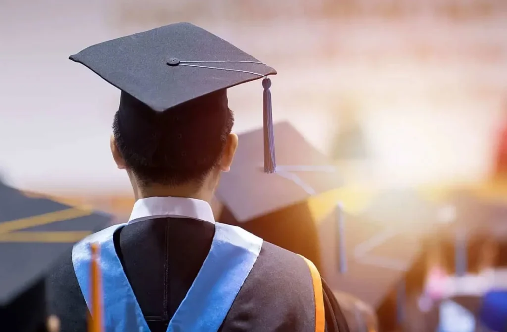 Australia Awards Scholarships banner highlighting study opportunities in Australian universities for international students.