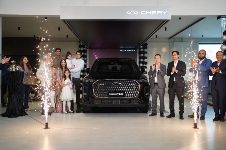 Chery Tiggo 9 Super Hybrid displayed at Chery Motors Defence Lahore during official launch event.
