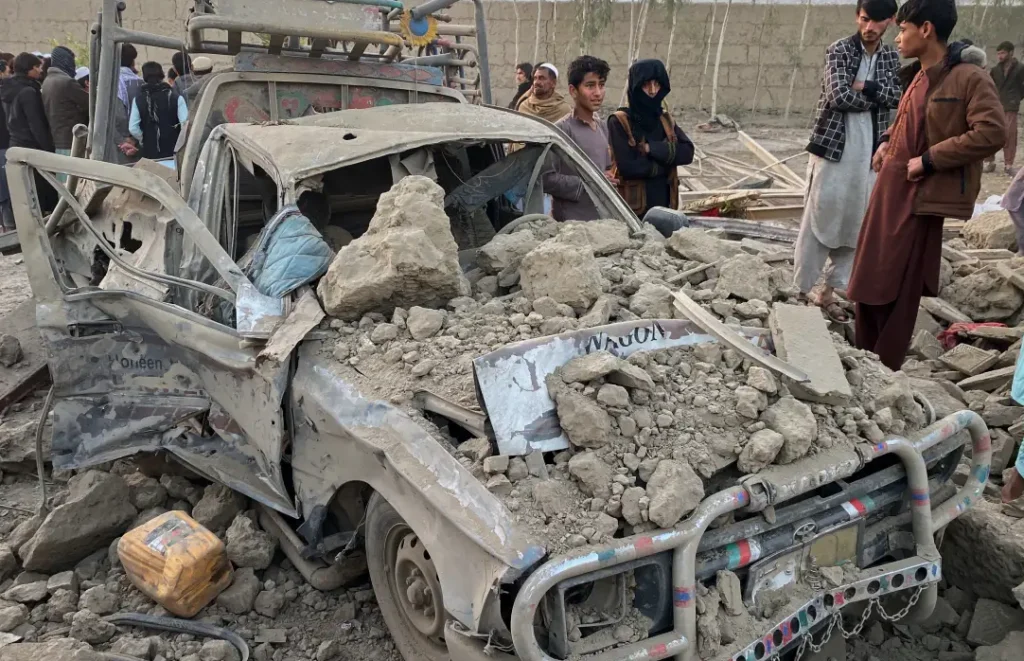 Pakistani security forces conduct strikes along Afghan border targeting militant hideouts