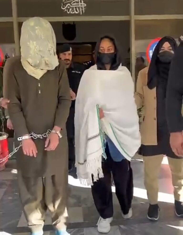 Abbottabad police bust honey-trap kidnapping gang, rescue victim, Rs150m ransom foiled Abbottabad Police officials brief media after rescuing a kidnapping victim and arresting suspects.