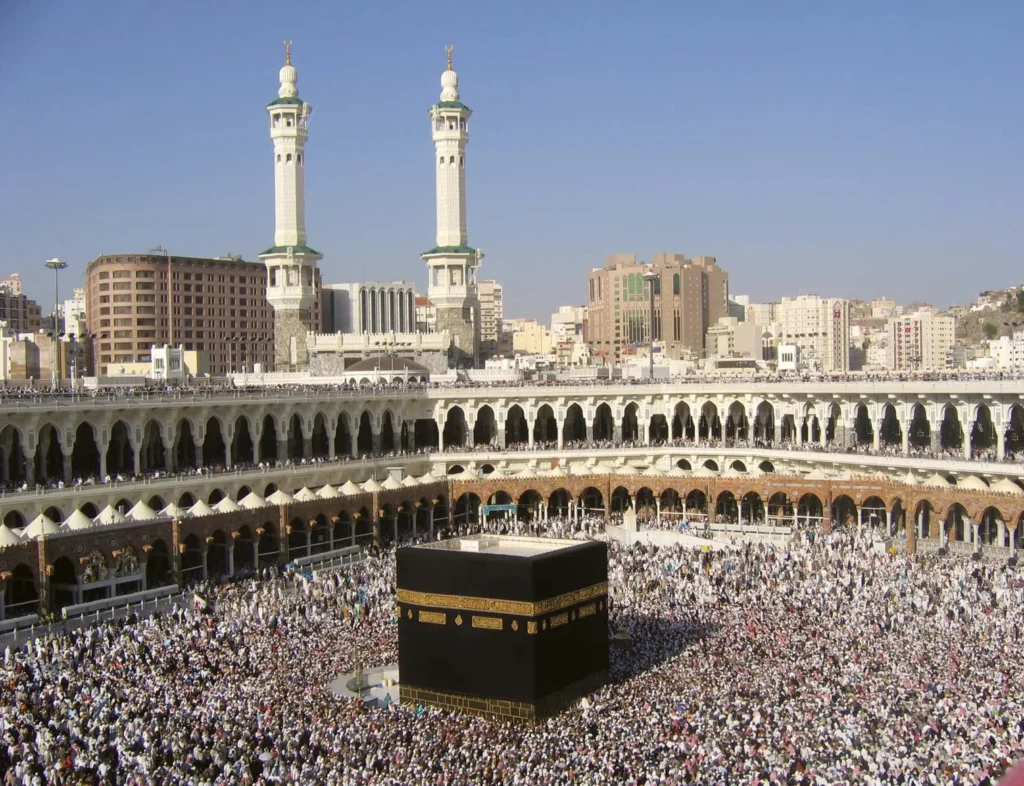 Pilgrims perform Umrah at the Grand Mosque in Makkah amid Saudi Arabia’s action against violating travel agencies.