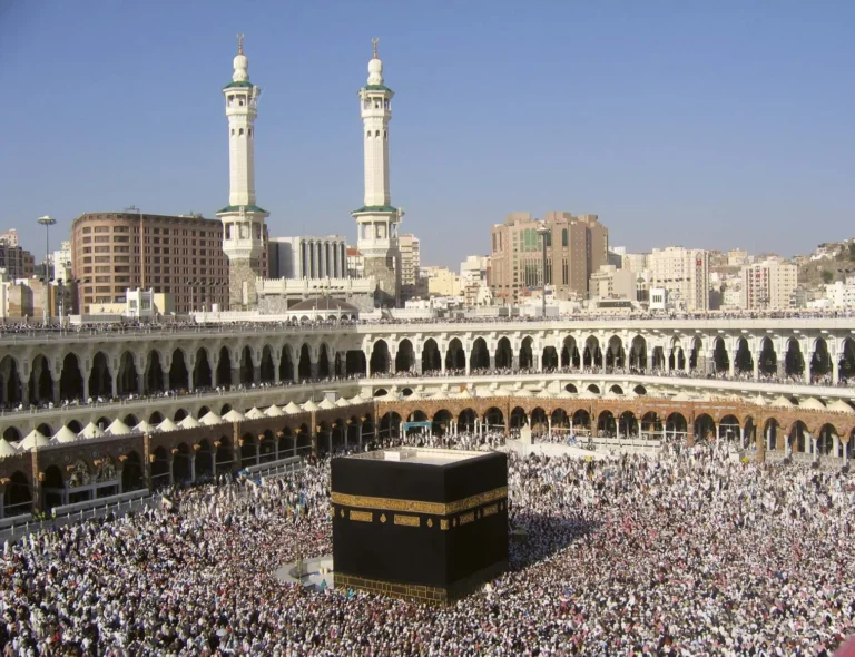 Saudi authorities take action against 1,800 Umrah travel and tour agencies in 2026 Pilgrims perform Umrah at the Grand Mosque in Makkah amid Saudi Arabia’s action against violating travel agencies.