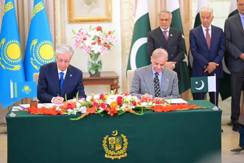 Pakistan, Kazakhstan sign 37 agreements, set $1Bn trade target Prime Minister Shehbaz Sharif and President Kassym-Jomart Tokayev sign a joint declaration in Islamabad.