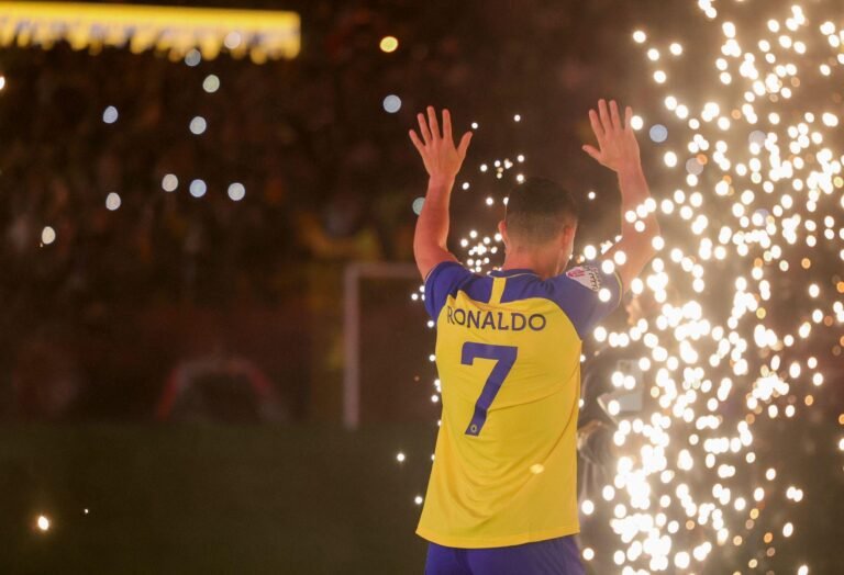 Cristiano Ronaldo reaches 500-goal milestone, celebrates in Saudi Bisht