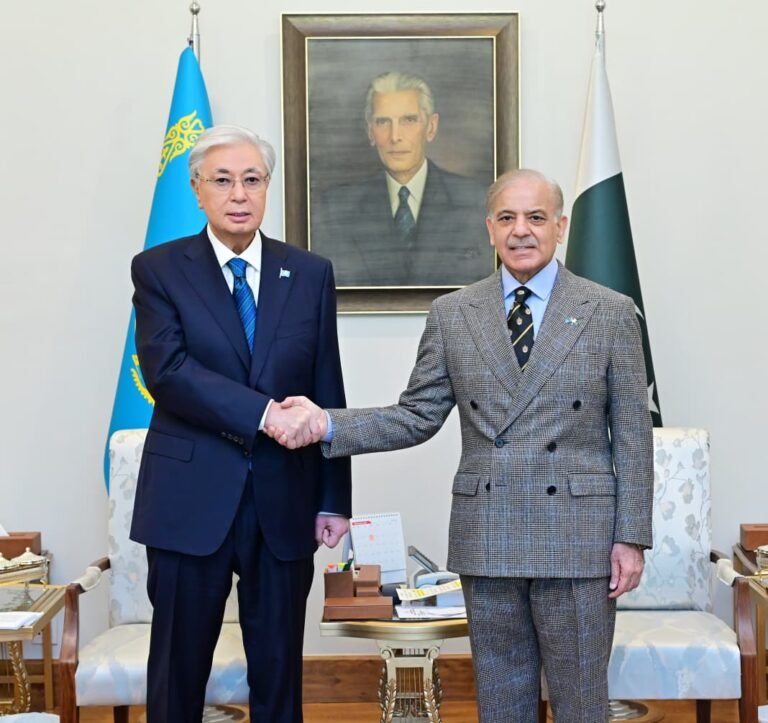 Prime Minister Shehbaz Sharif welcomes Kazakhstan President Kassym-Jomart Tokayev at the Prime Minister’s House.