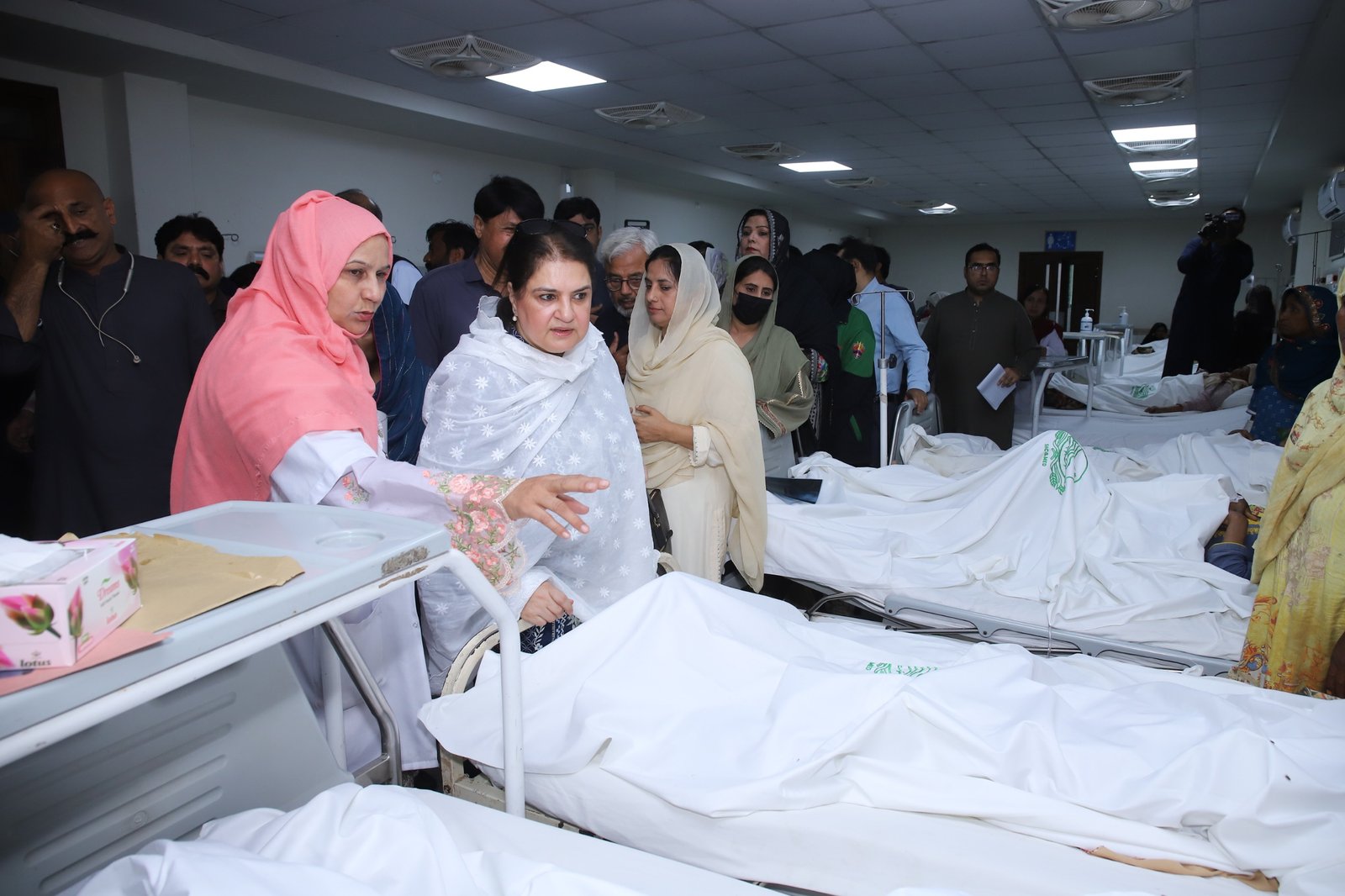Rubina Khalid visits Rahim Yar Khan victims, announces Rs1m aid for deceased families
