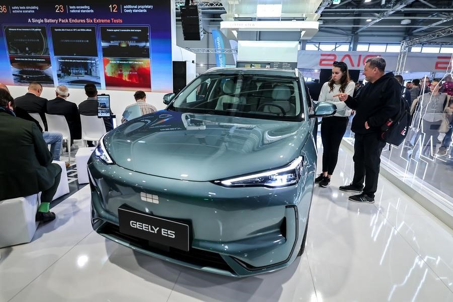 Chinese carmakers expand presence at Hungary auto show