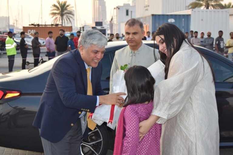 Pakistan ambassador visits Ramadan Iftar tent organized by Pakistani business group in Dubai