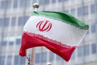 Iran shop offers “pay later” system during Week of National Unity