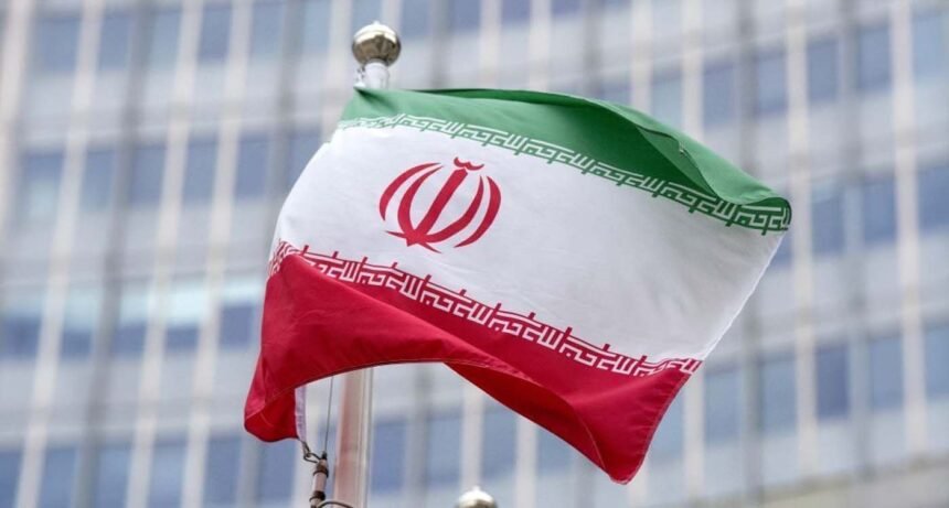 Iran shop offers “pay later” system during Week of National Unity