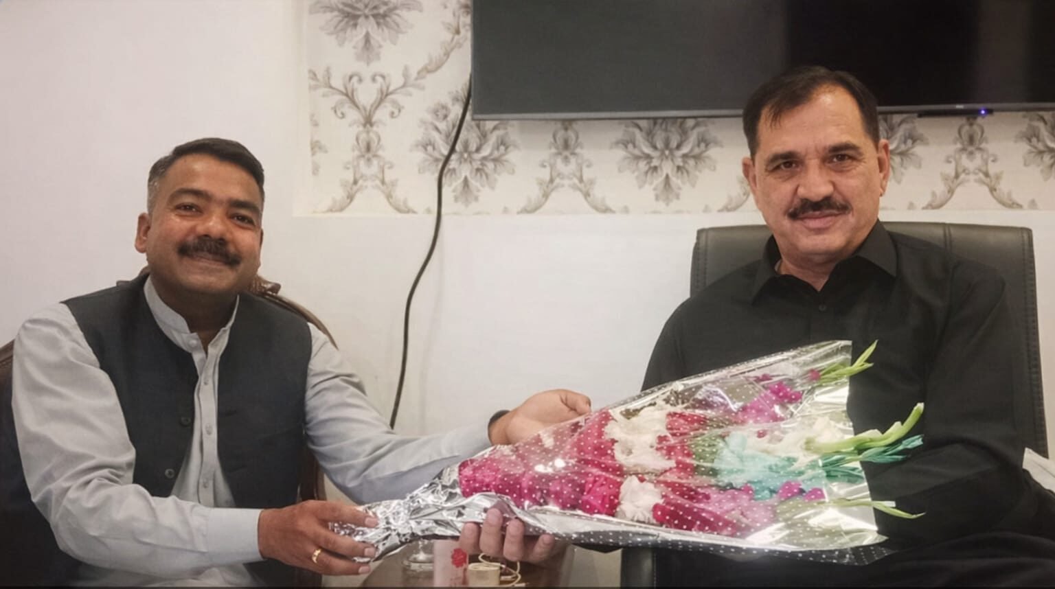 PPP leader Jameel Bhatti visits Humayun Khan to inquire about his health