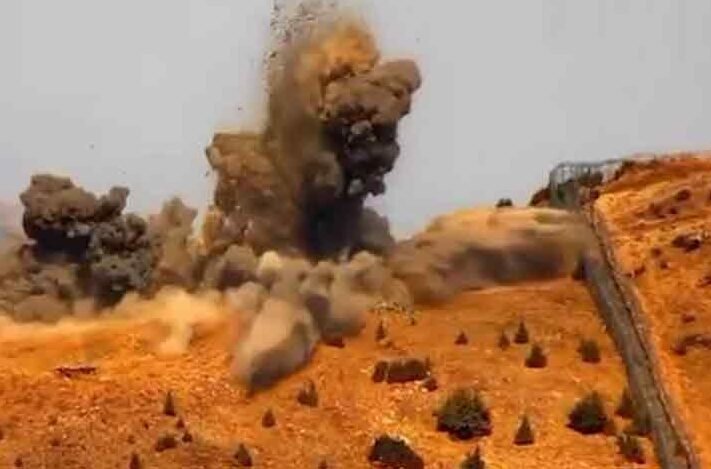 Pakistan Army targets militant posts and ammunition depots along Afghanistan border