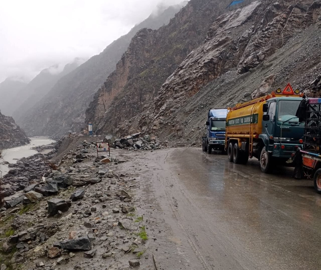 Lightning strike kills three family members in Shangla, three children survive