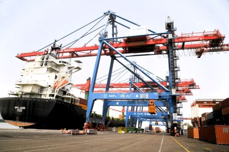 Pakistan launches new feeder shipping service from Karachi to UAE ports