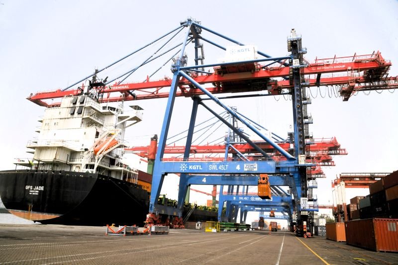 Pakistan launches new feeder shipping service from Karachi to UAE ports