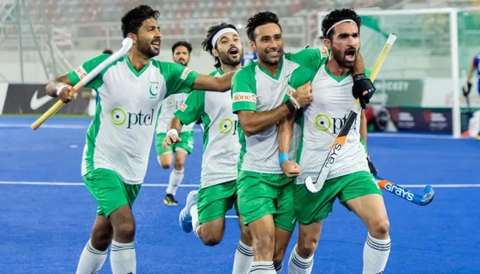 PM Shehbaz announces cash reward for Pakistan hockey team after World Cup qualification