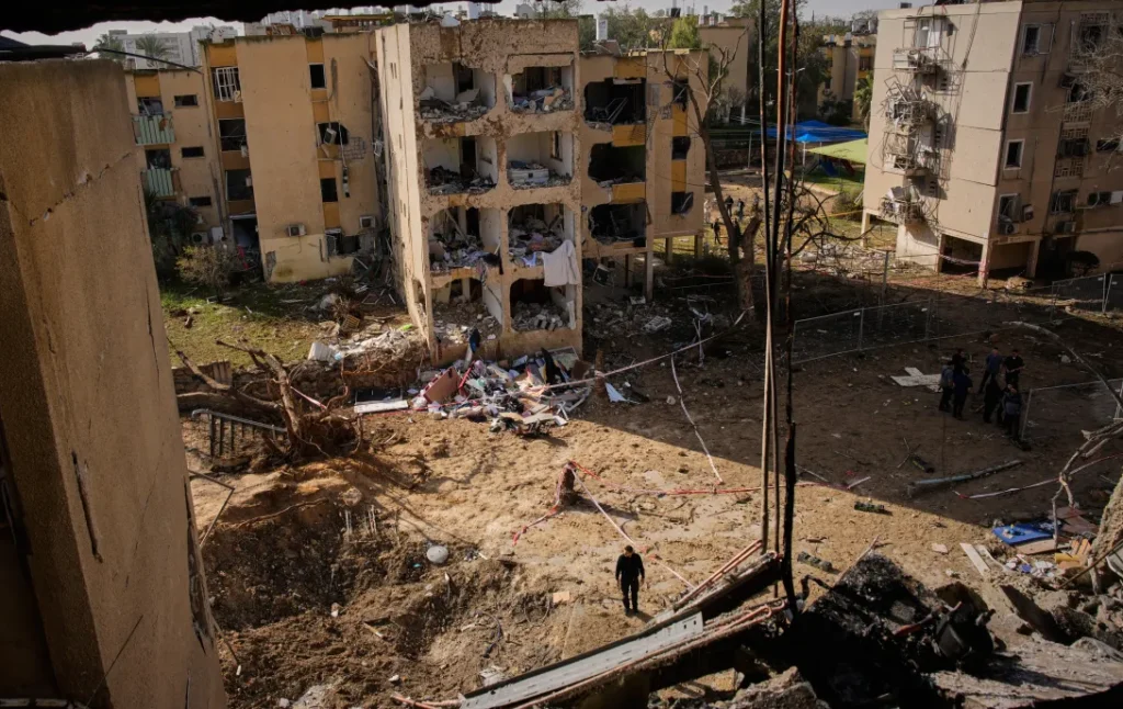 Iran fires missiles at Israel as conflict escalates and tensions rise in Tel Aviv