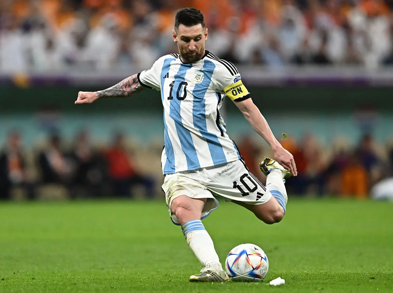 Messi reaches 900 career goals, joins Ronaldo in elite scoring milestone