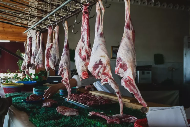 Export disruption may push mutton prices down in Pakistan by up to Rs800 Butchers prepare fresh mutton at a local market in Pakistan as export disruptions may push mutton prices down in domestic markets.