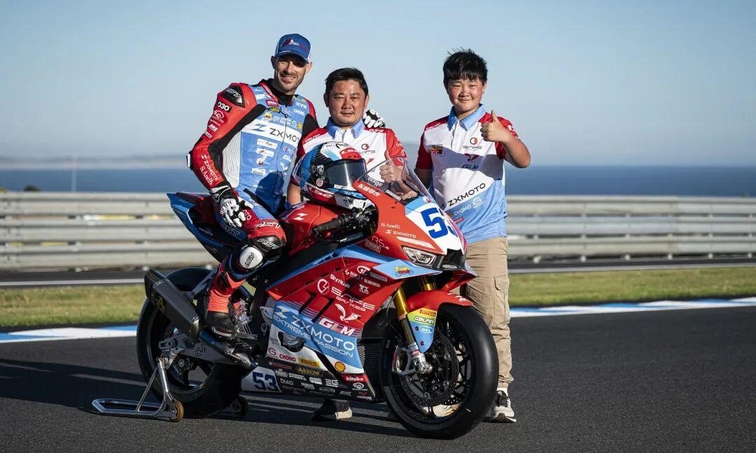 Two decades of pursuit: founder Zhang Xue leads ZXMOTO to historic double victory in WSBK
