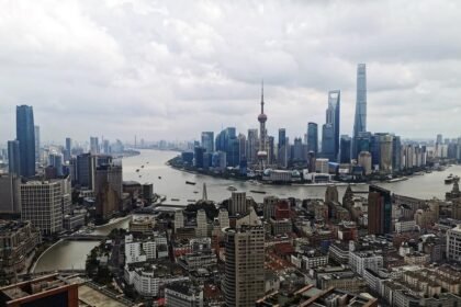 Chinese assets show resilience as global markets face volatility due to geopolitical tensions