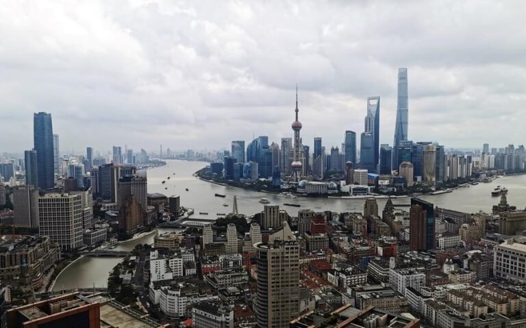 Chinese assets show resilience as global markets face volatility due to geopolitical tensions