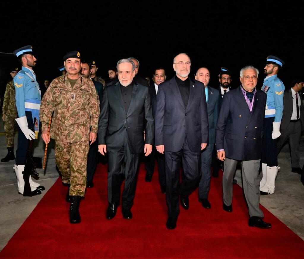 Iranian Delegation Arrives in Islamabad for Talks with US