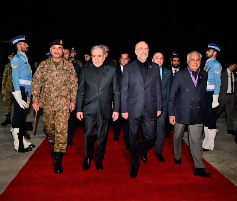 Iranian Delegation Arrives in Islamabad for Talks with US