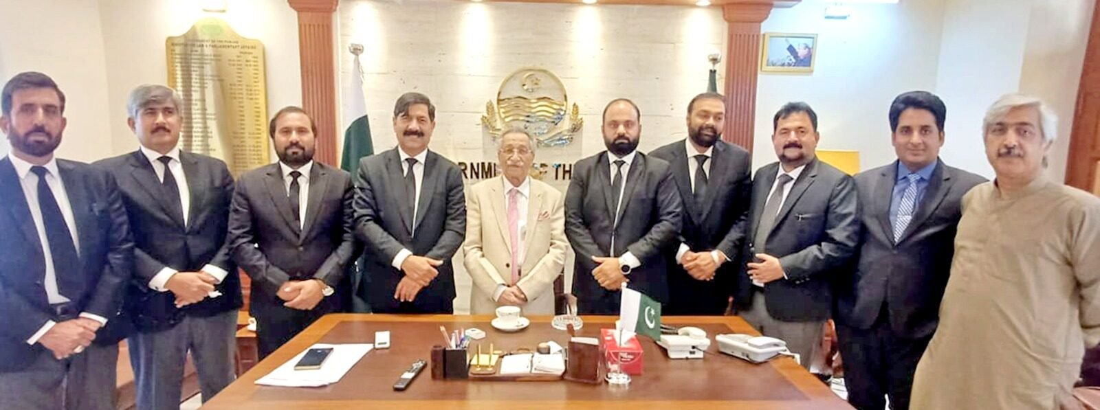 Punjab law minister meets Shorkot, Jhang bar delegations, assures action on lawyers’ concerns