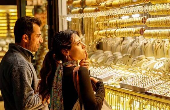 Gold price per tola in Pakistan remains stable at Rs490362 on April 4, 2026