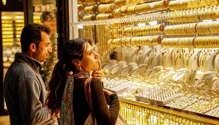 Gold price per tola stays unchanged in Pakistan on April 4, 2026