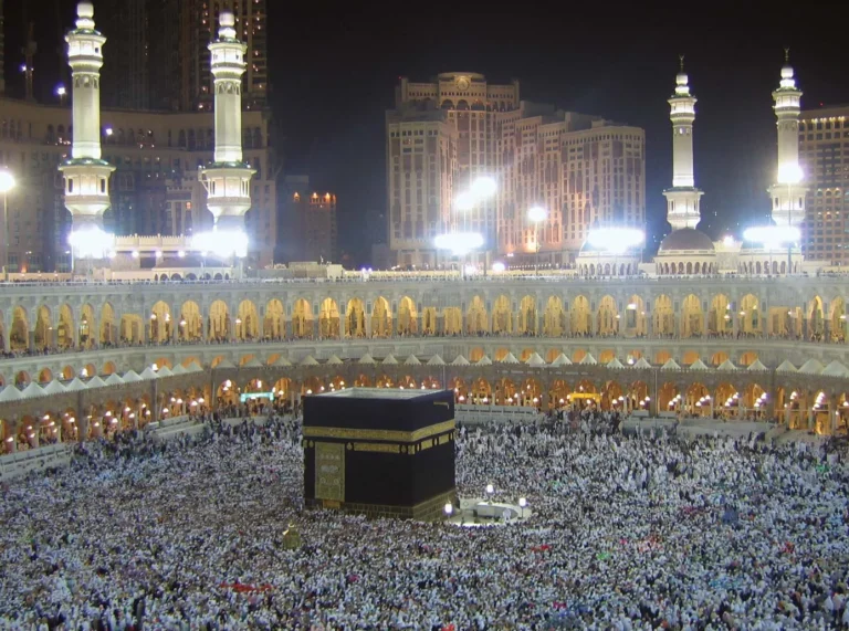 Pilgrims performing Halq and Taqsir after completing Umrah rituals in Makkah