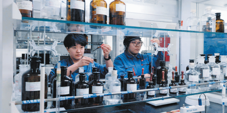 Young innovators drive China's carbon fiber breakthrough in northeast Young innovators drive China's carbon fiber breakthrough in northeast