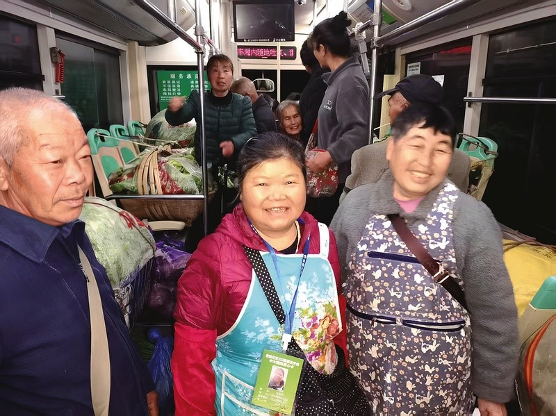 ‘Vegetable bus’ offers glimpse into China’s people-centered governance