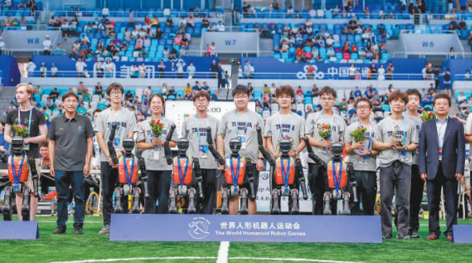Chinese team turns humanoid robots into 'football stars' Chinese team turns humanoid robots into 'football stars'