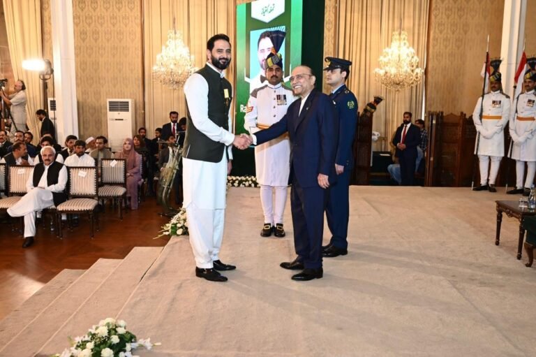 Raja Suleman Raza receiving Tamgha‑i‑Imtiaz from President Asif Ali Zardari in Islamabad.