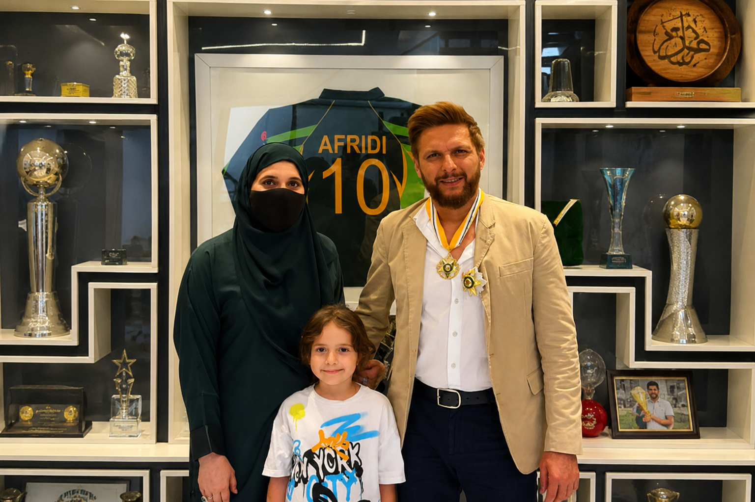 Shahid Afridi receives Hilal-e-Imtiaz for services to Pakistan cricket