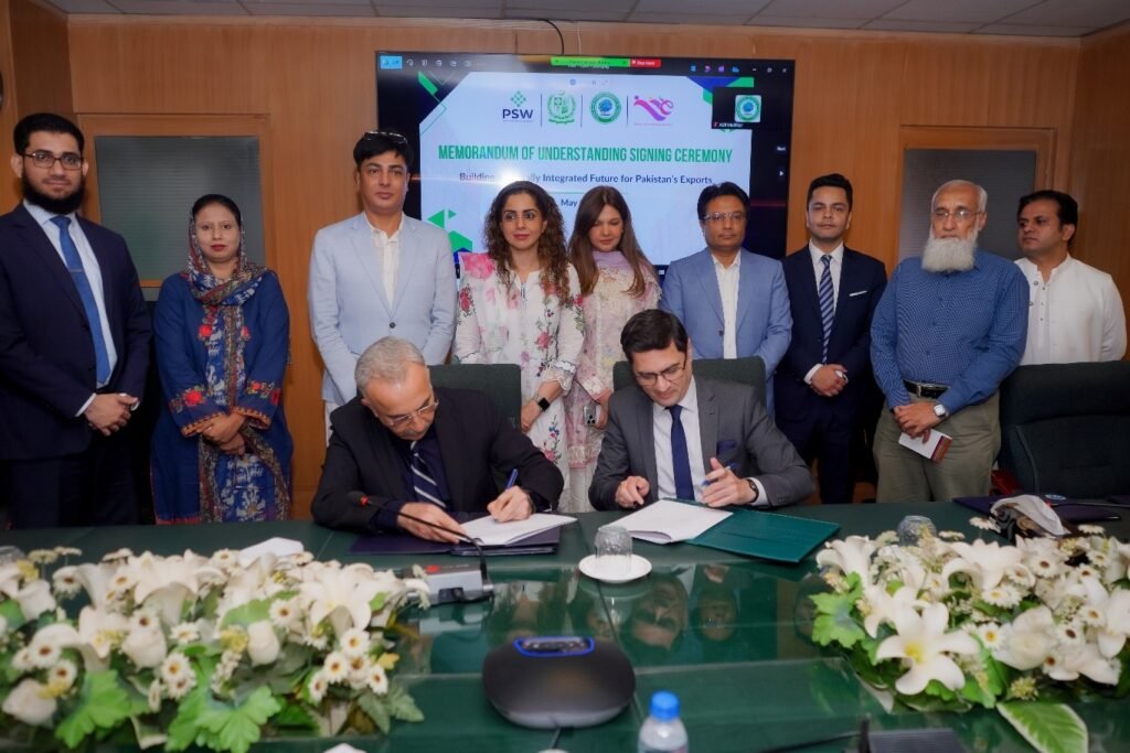 Officials sign the PSW and TDAP agreement for digital trade and export growth in Karachi.