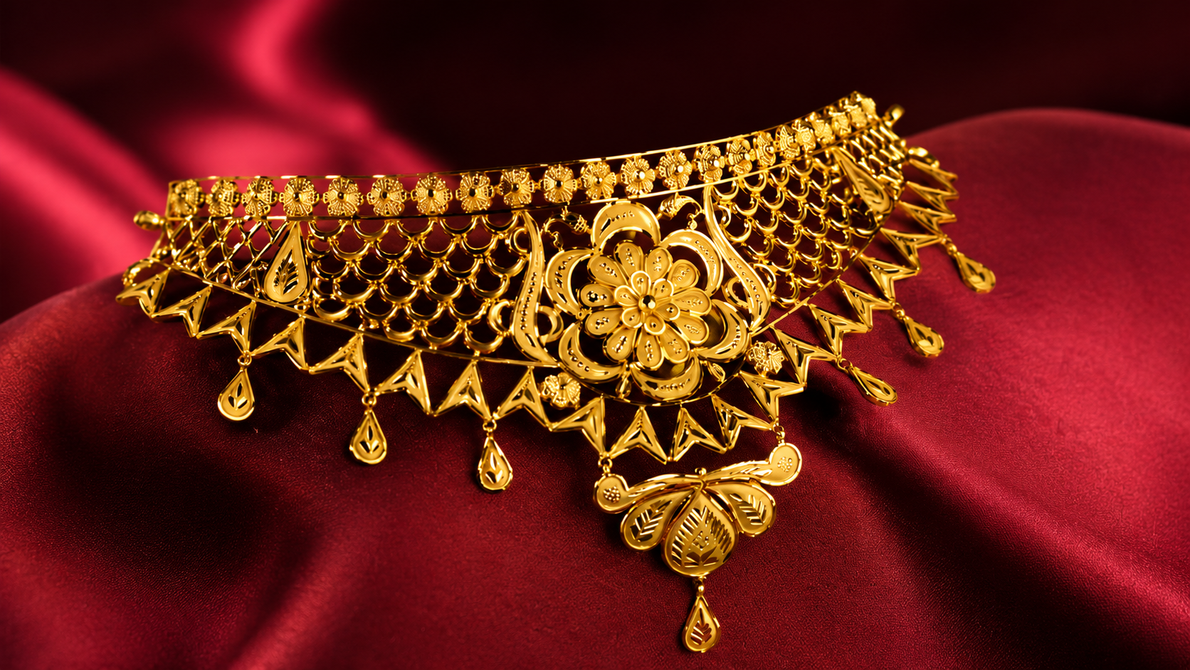 Gold prices near Rs500,000 per tola after sharp market surge