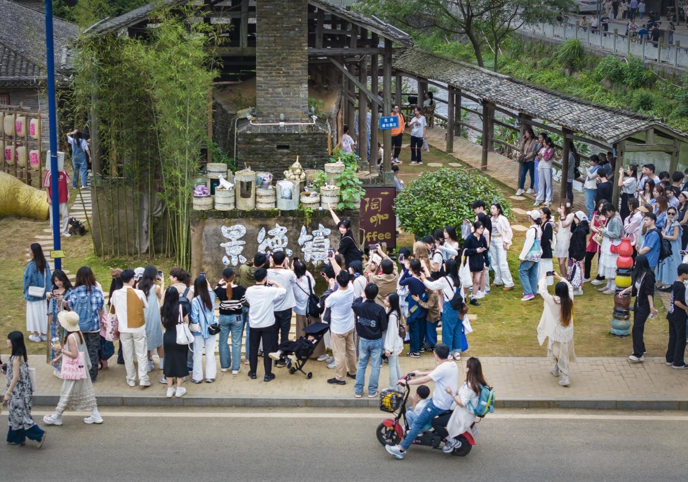 Global artists gather in China’s ‘millennium porcelain capital’