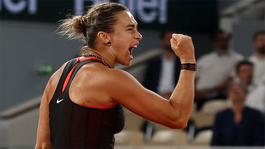Aryna Sabalenka advances to French Open quarter-finals with win over Naomi Osaka