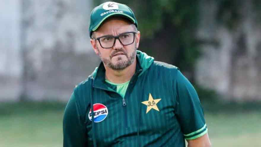 Mike Hesson defends spin-friendly pitches as part of Pakistan’s World Cup preparation