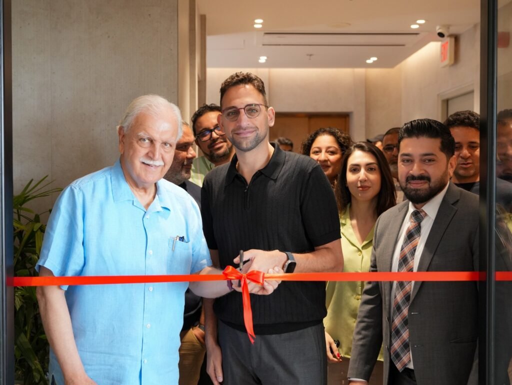 EIGHTEEN Sales Center in Islamabad offers investment guidance for residential and commercial project buyers.