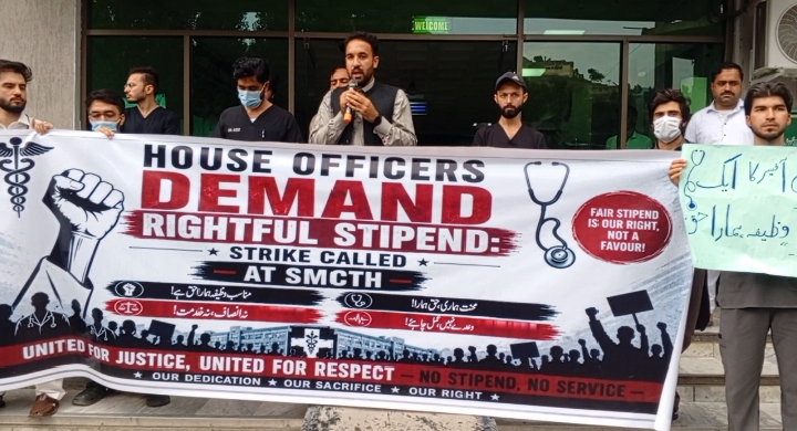 House Officers Protest at Swat Medical Complex Over Stipend Disparity, Hospital Services Affected